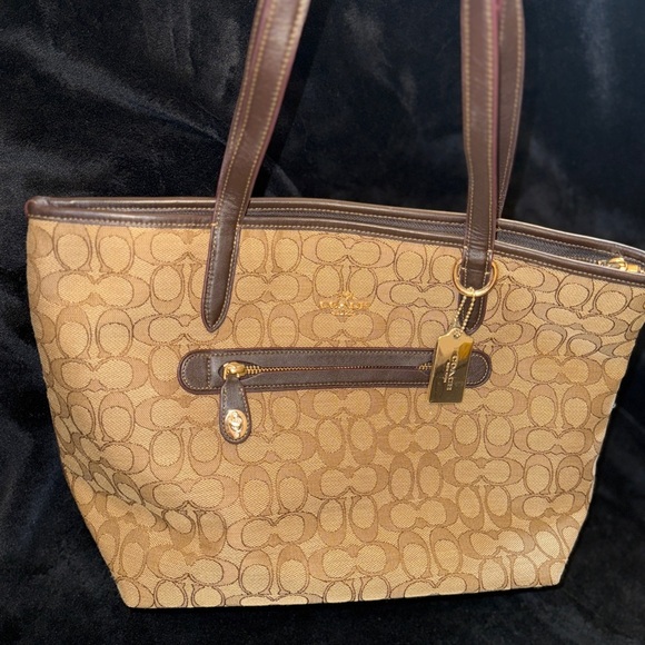 COACH Taylor Tote Bag in Signature Khaki Brown 100% authentic! - Picture 3 of 15